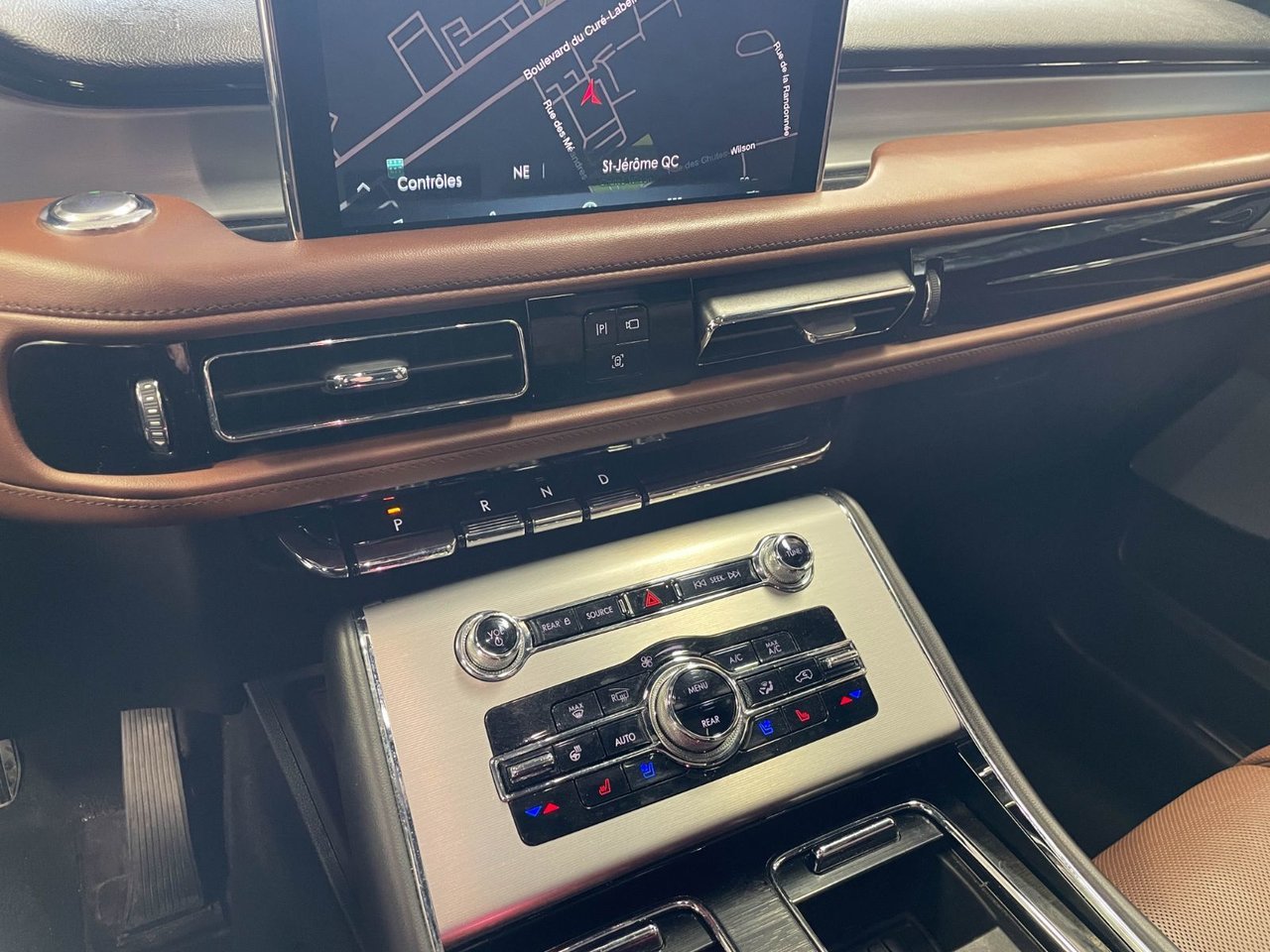 Lincoln Aviator RESERVE AWD *TOIT* NAV CUIR SIÈGES VENTIL CAM 360 2023 Gris Saint-Jérôme - photo #19