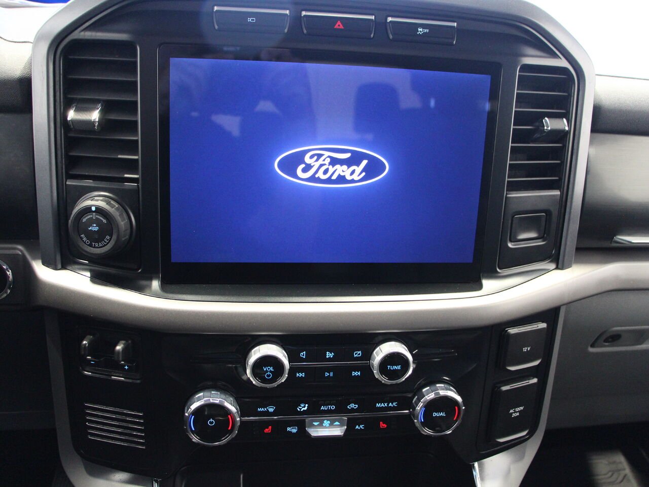 Ford F-150 Lightning XLT F150 LIGHTNING XLT 2024 Rouge Châteauguay - photo #13
