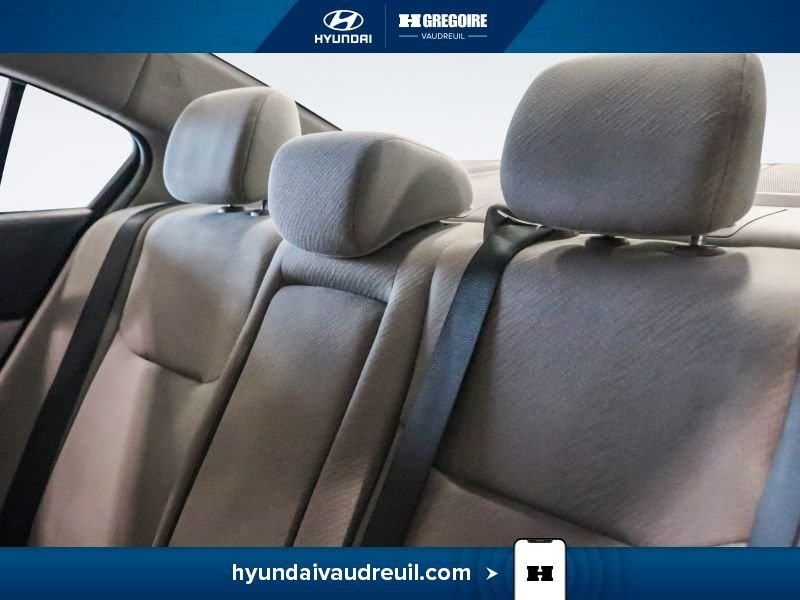 Honda Civic YA888 | LX 4 portes, boîte automatique 2013 Gris Laval - photo #18