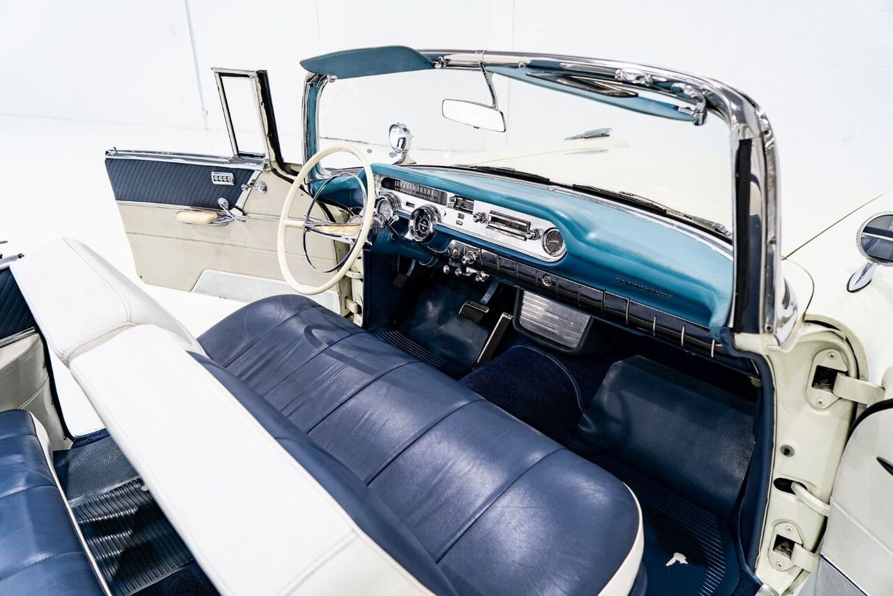 Pontiac Bonneville *PRICE IN USD* Fuel injected 347/315HP 1 of 630 produced 1957 Blanc Montréal - photo #64
