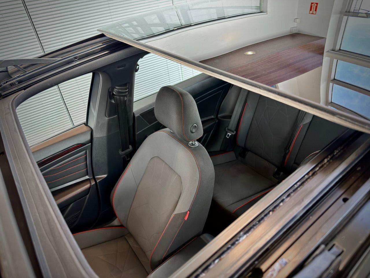 Volkswagen Jetta GLI 2024 Gris Notre-Dame-des-Prairies - photo #13