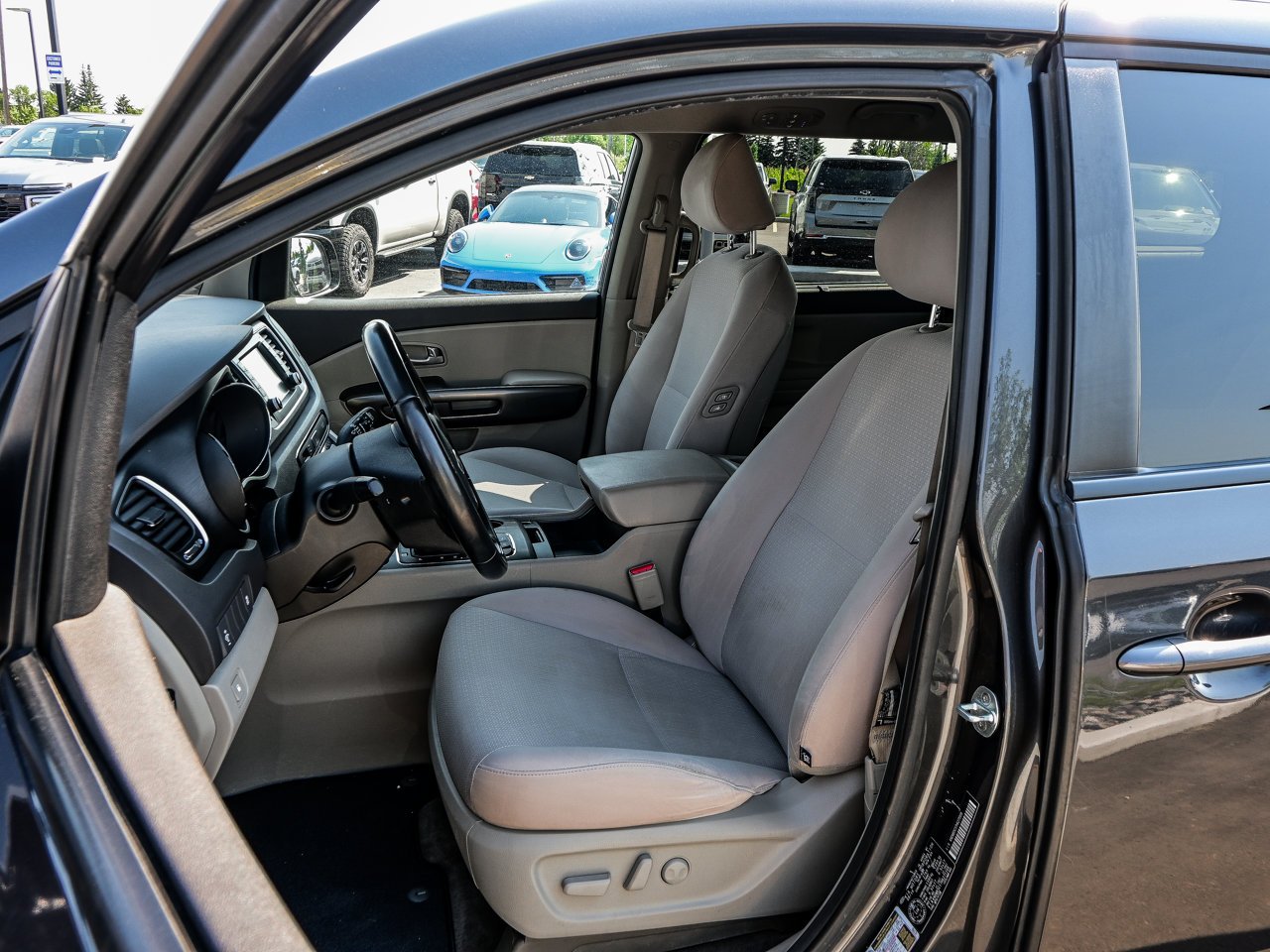 2017 Kia Sedona 4dr Wgn LX Grey Sherwood Park - photo #15