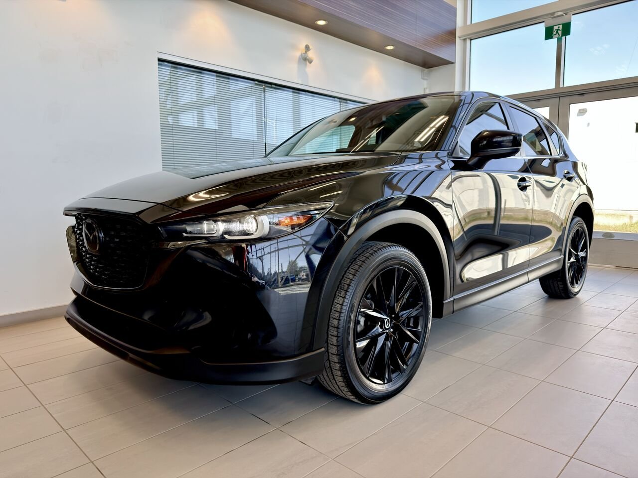 Mazda CX-5 2023 Noir Notre-Dame-des-Prairies - photo #4