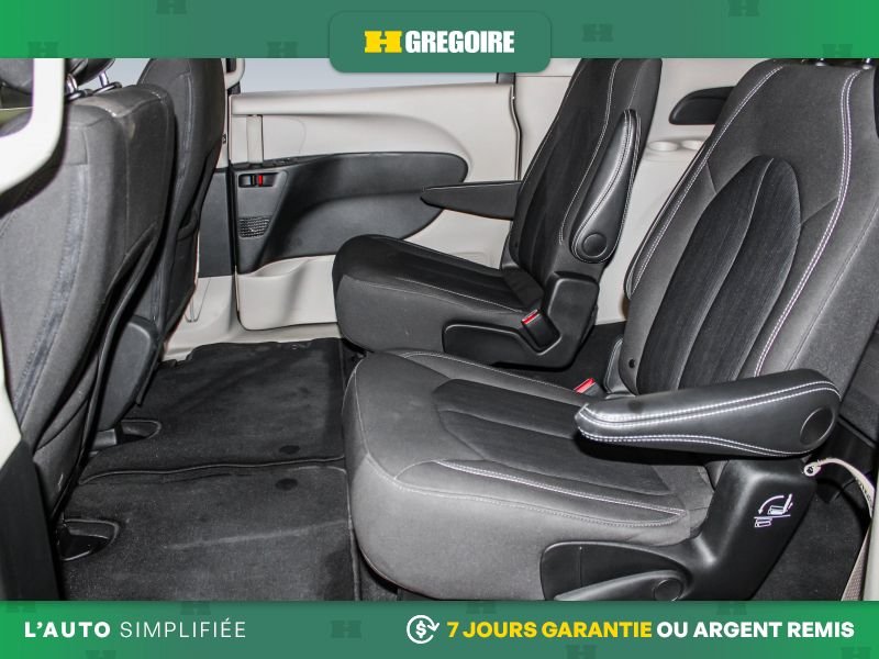 Chrysler Grand Caravan 2024 Noir Laval - photo #17