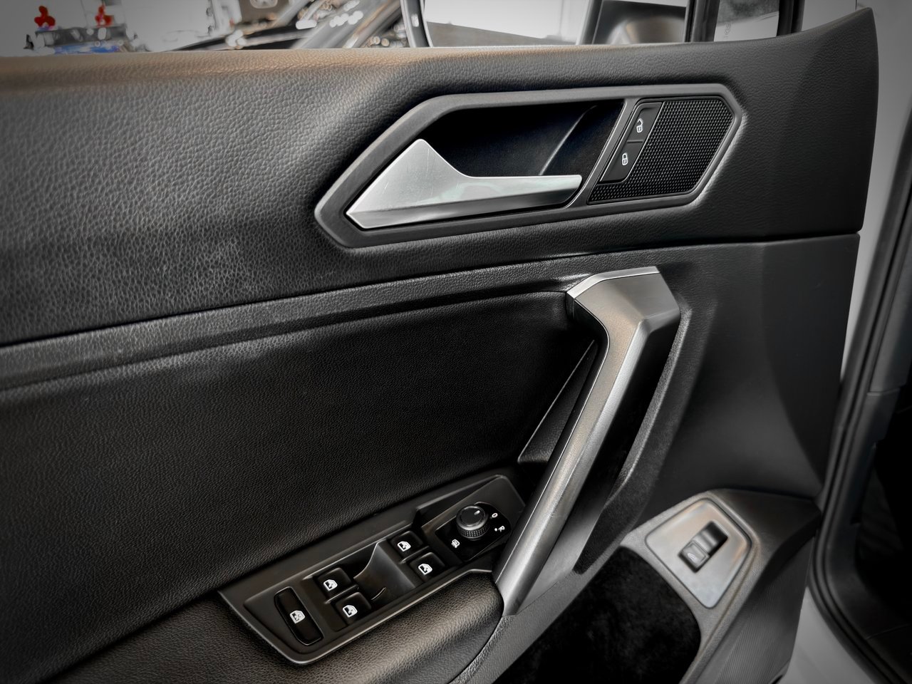 2021 Volkswagen Tiguan White Notre-Dame-des-Prairies - photo #31