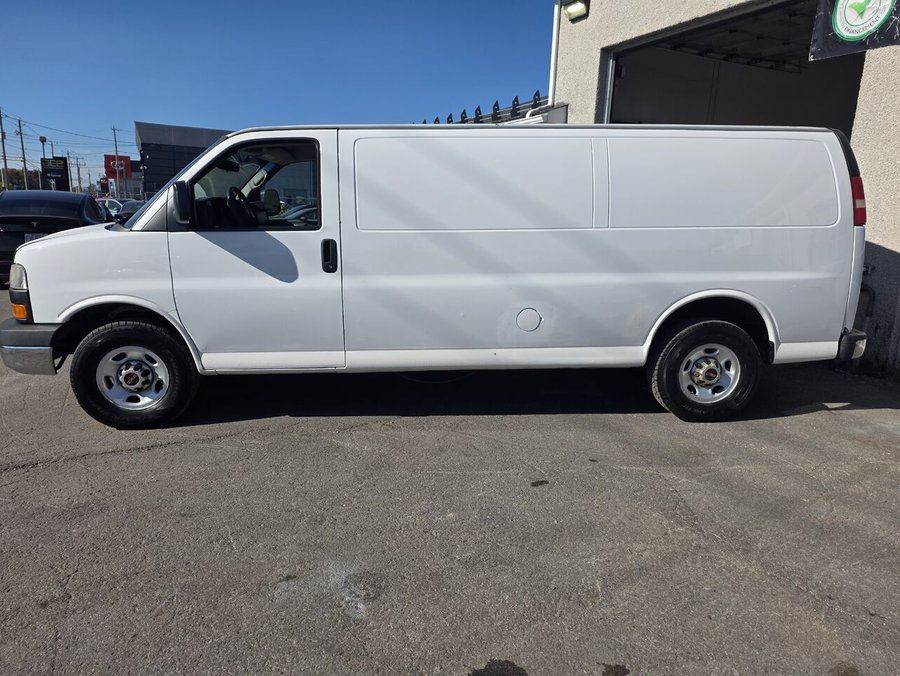 GMC Fourgonnette Savana utilitaire Traction arrière 2500 155 po 2015 Blanc