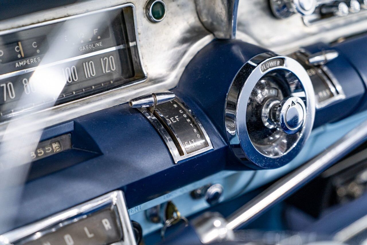 Buick Special 364/300HP NailHead 1 of only 2,056 1957 Bleu Montréal - photo #12