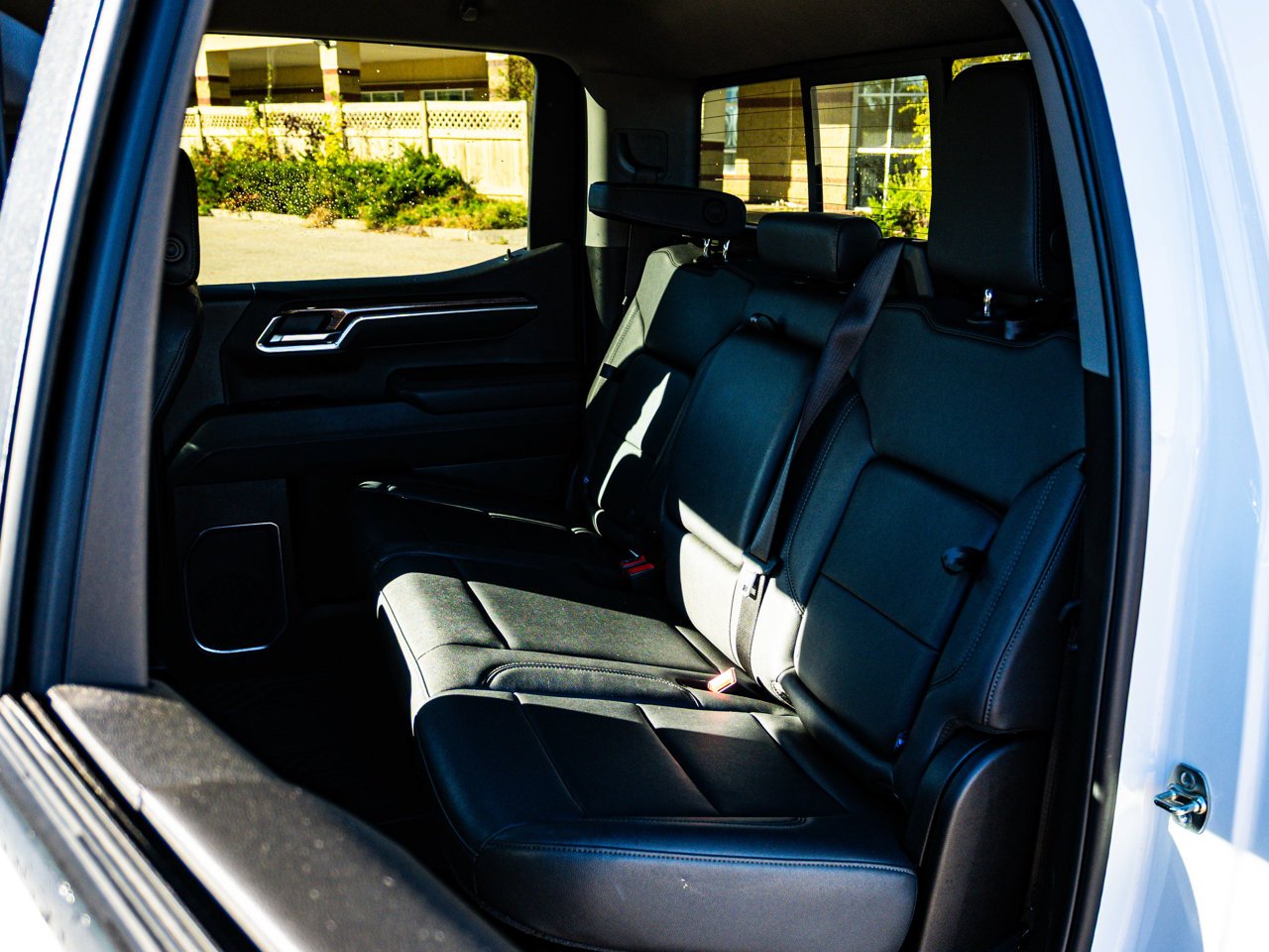 2025 Chevrolet Silverado 1500 4WD Crew Cab 147 RST White Sherwood Park - photo #31
