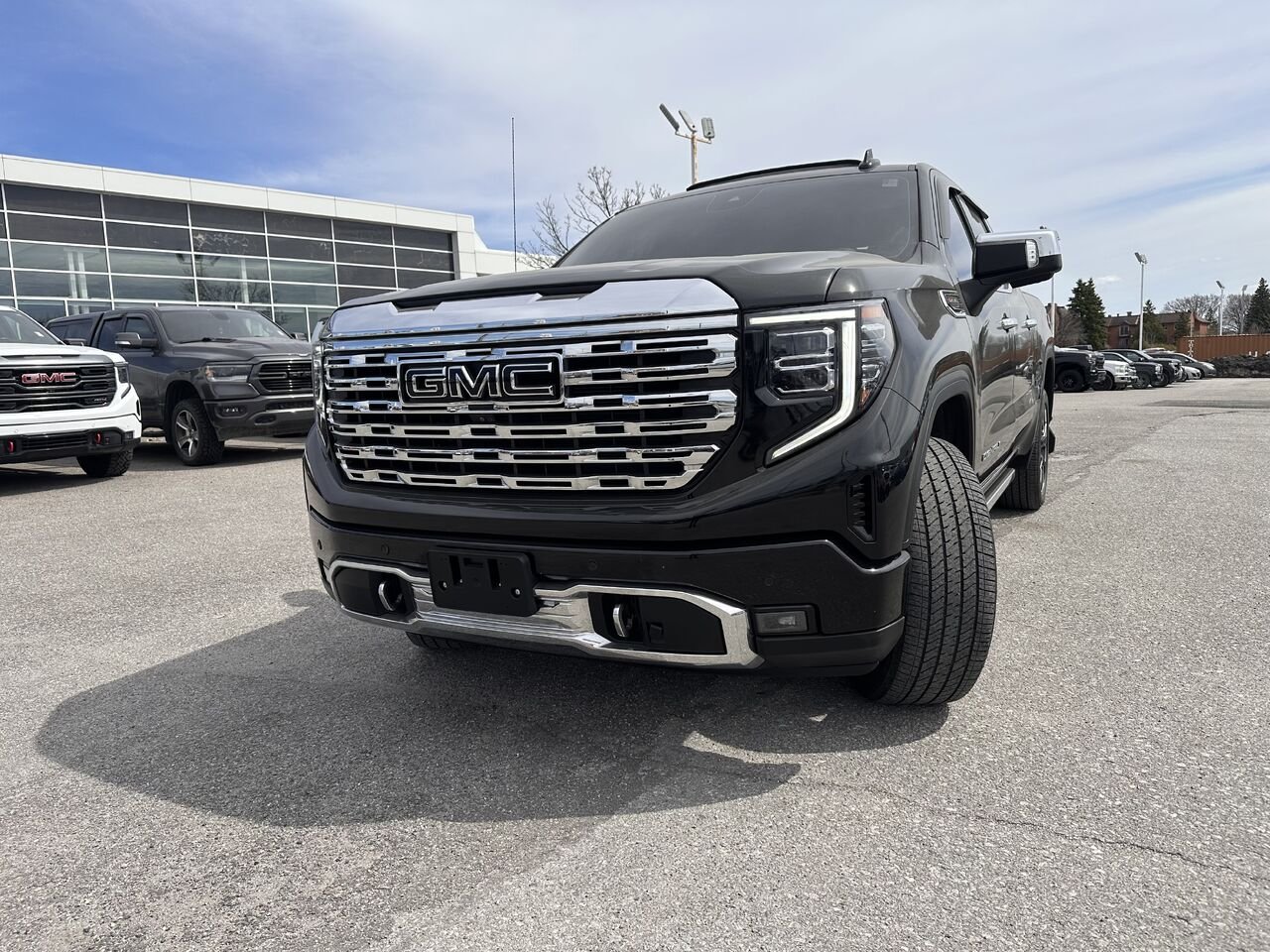 GMC SIERRA K1500 DENALI Denali cabine multiplace 4RM 147 po 2023 Noir Gatineau - photo #0