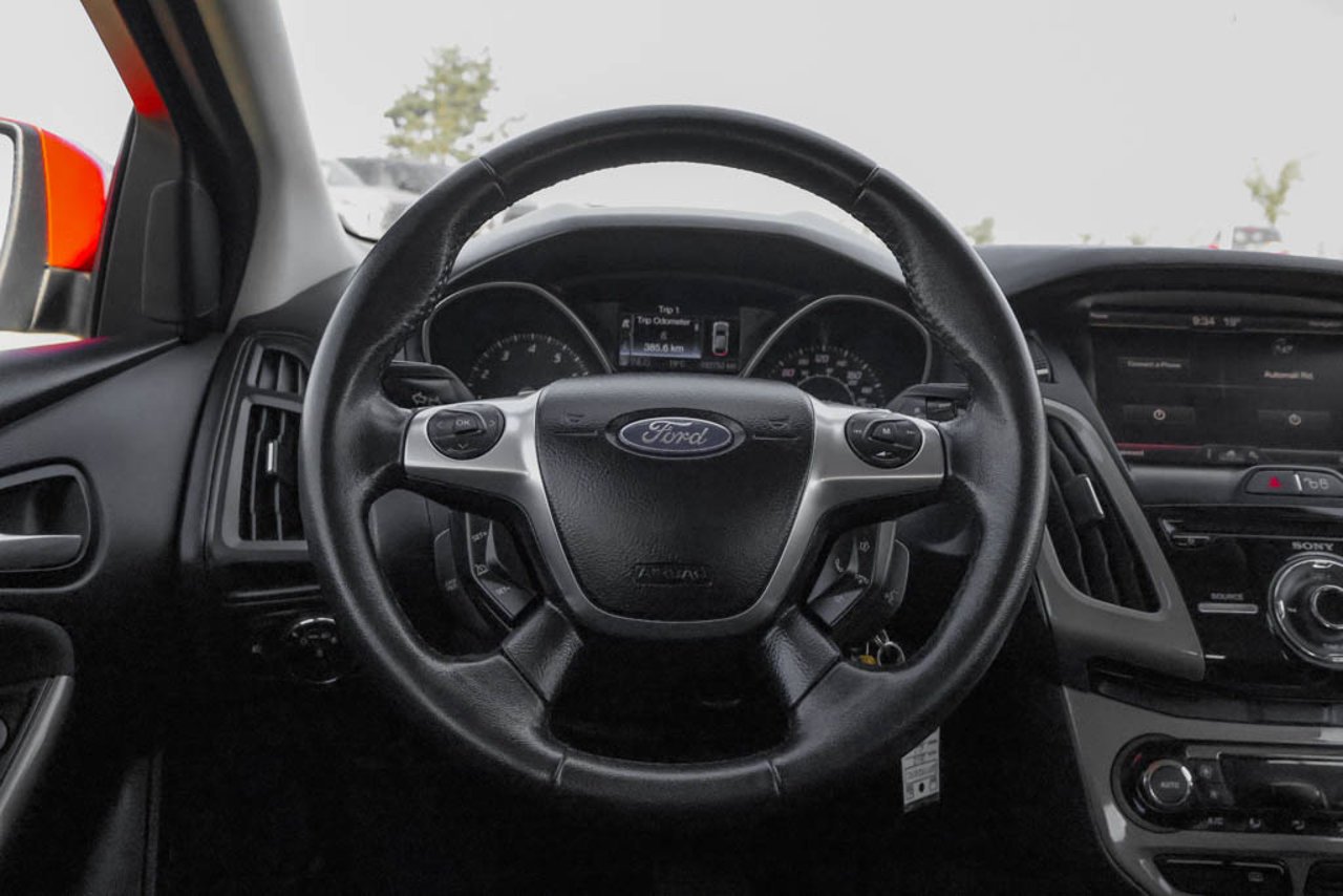 2012 Ford Focus 5dr HB SEL Red Sherwood Park - photo #16