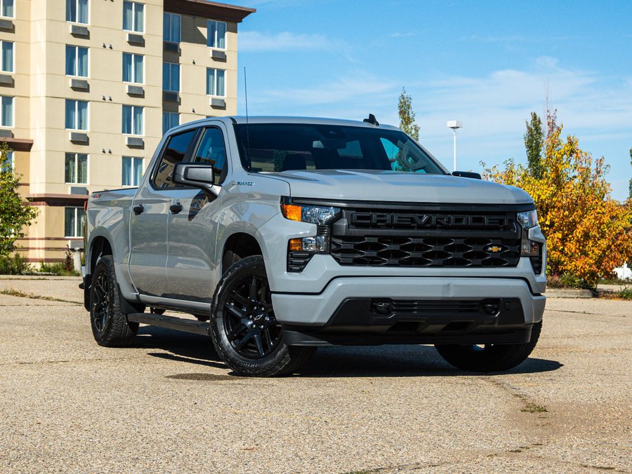2024 Chevrolet Silverado 1500 Custom 2.7L | Running Boards Grey