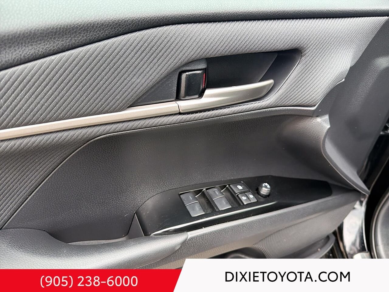 2026 Toyota Camry HYBRID SE UPGRADE AWD / CLEAN CARFAX / ALLOY WHEELS / MOONROOF / CARPLAY AND ANDROID AUTO Black Mississauga - photo #7