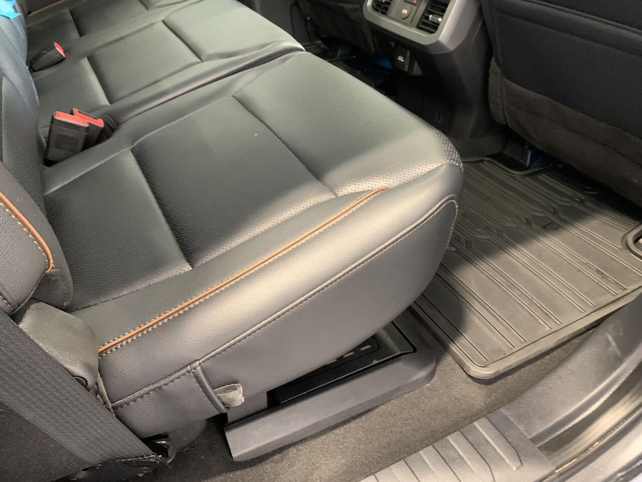 2025 Ford Super Duty F-250 SRW LARIAT LARIAT cabine 6 places 4RM caisse de 6,75 pi Grey Châteauguay - photo #18