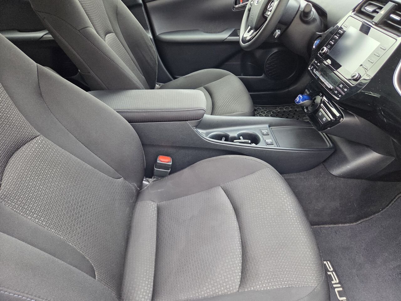 2020 Toyota PRIUS White Mont-Laurier - photo #11