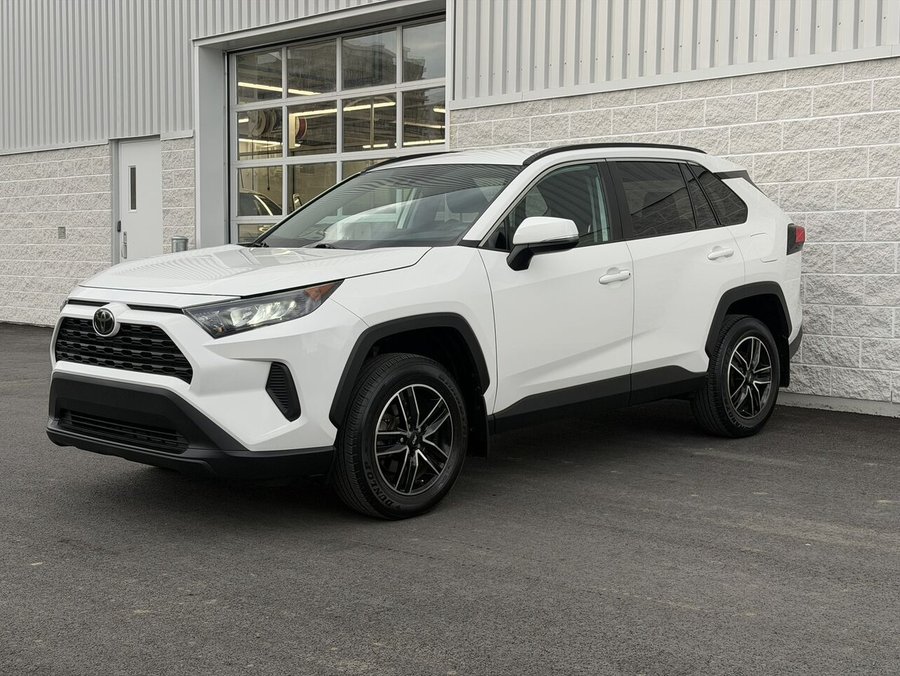 2019 Toyota RAV4 LE White