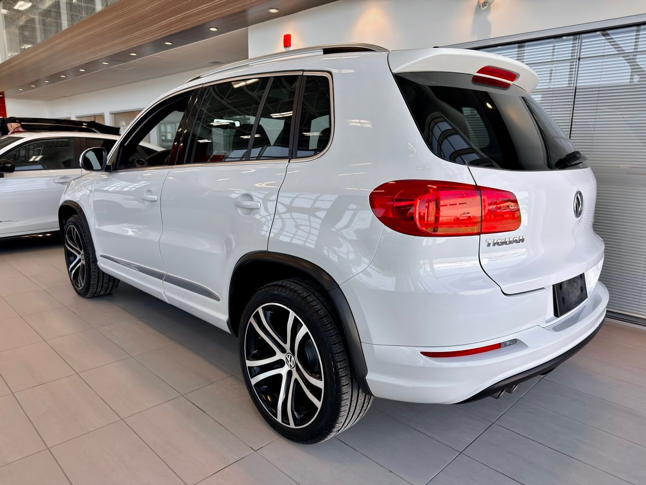 Volkswagen Tiguan 2017 Blanc Notre-Dame-des-Prairies - photo #8