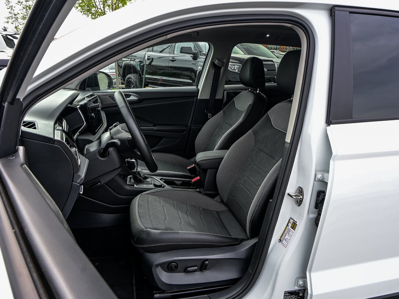 2026 Volkswagen Taos Comfortline Black Edition 4MOTION White Sherwood Park - photo #16