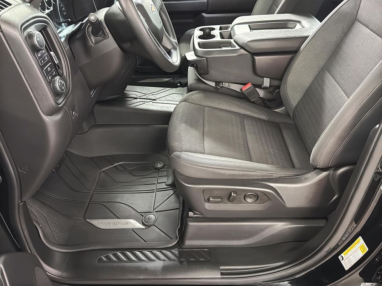 Chevrolet Silverado 1500 Custom cabine multiplace 4RM 147 po 2022 Noir Saint-Hyacinthe - photo #7