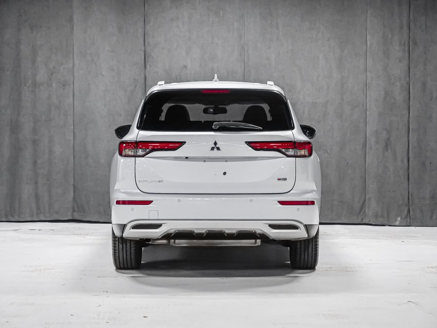 2023 Mitsubishi Outlander SEL S-AWC 7 PLACES White
