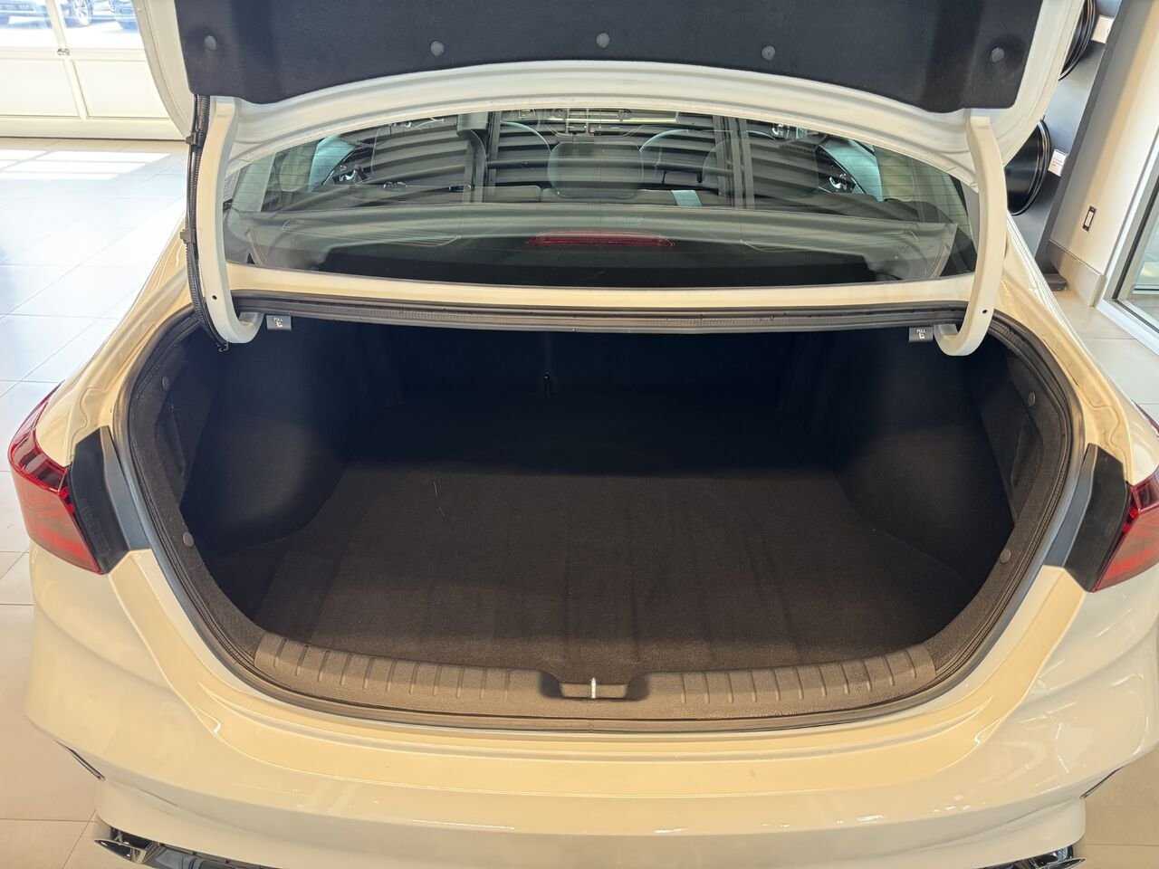 2024 Kia Forte White Saint-Eustache - photo #6