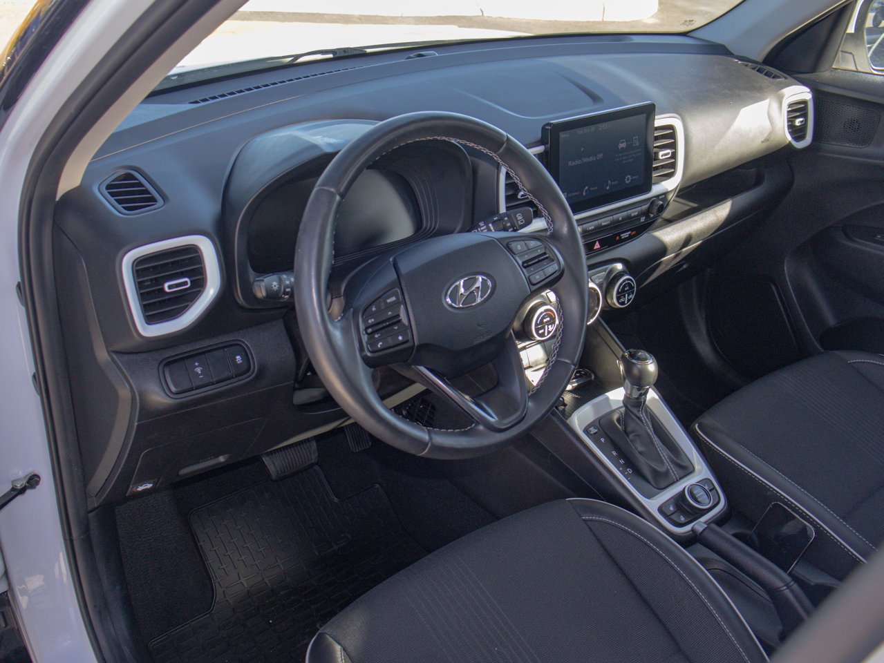 2024 Hyundai Venue Ultimate IVT w/Black Interior White Sherwood Park - photo #19