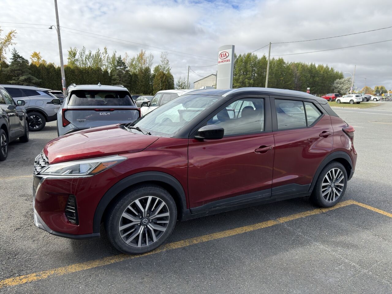 Red 2021 Nissan Kicks SUV / Crossover Front-Wheel Drive Continuously Variable Transmission