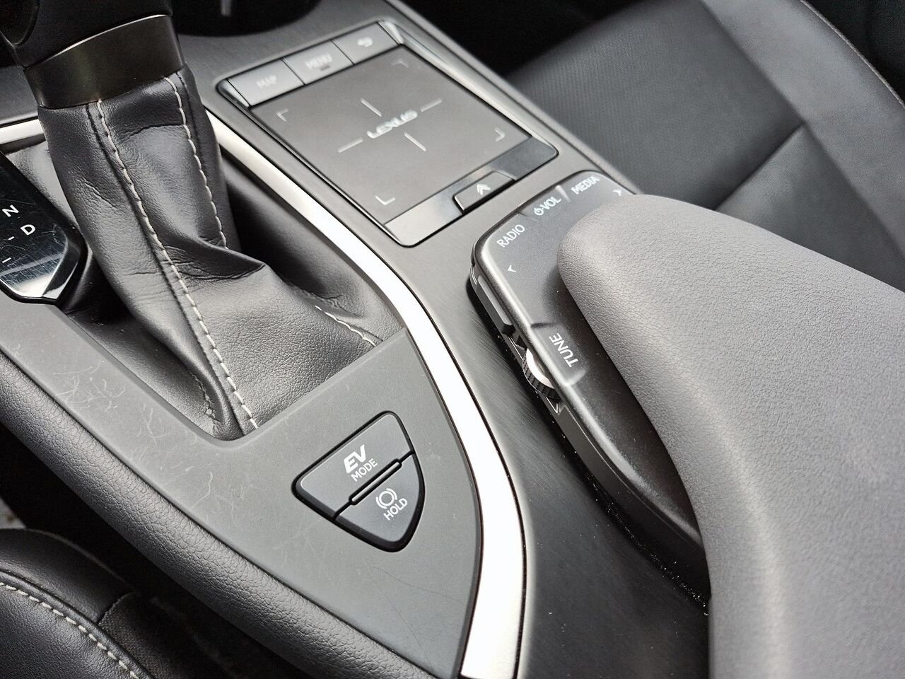 Lexus UX 26984B | UX 250h CVT ** ENTIEREMENT EQUIPE ** TOIT OUVRANT ** CARFAX CLEAN ** 2021 Gris Saint-Jérôme - photo #32