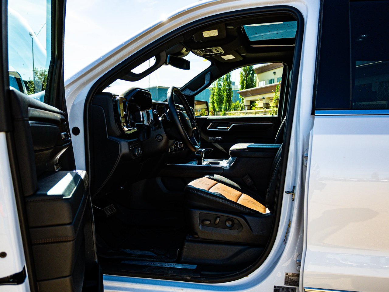 2024 Chevrolet Silverado 1500 4WD Crew Cab 147 High Country White Sherwood Park - photo #17