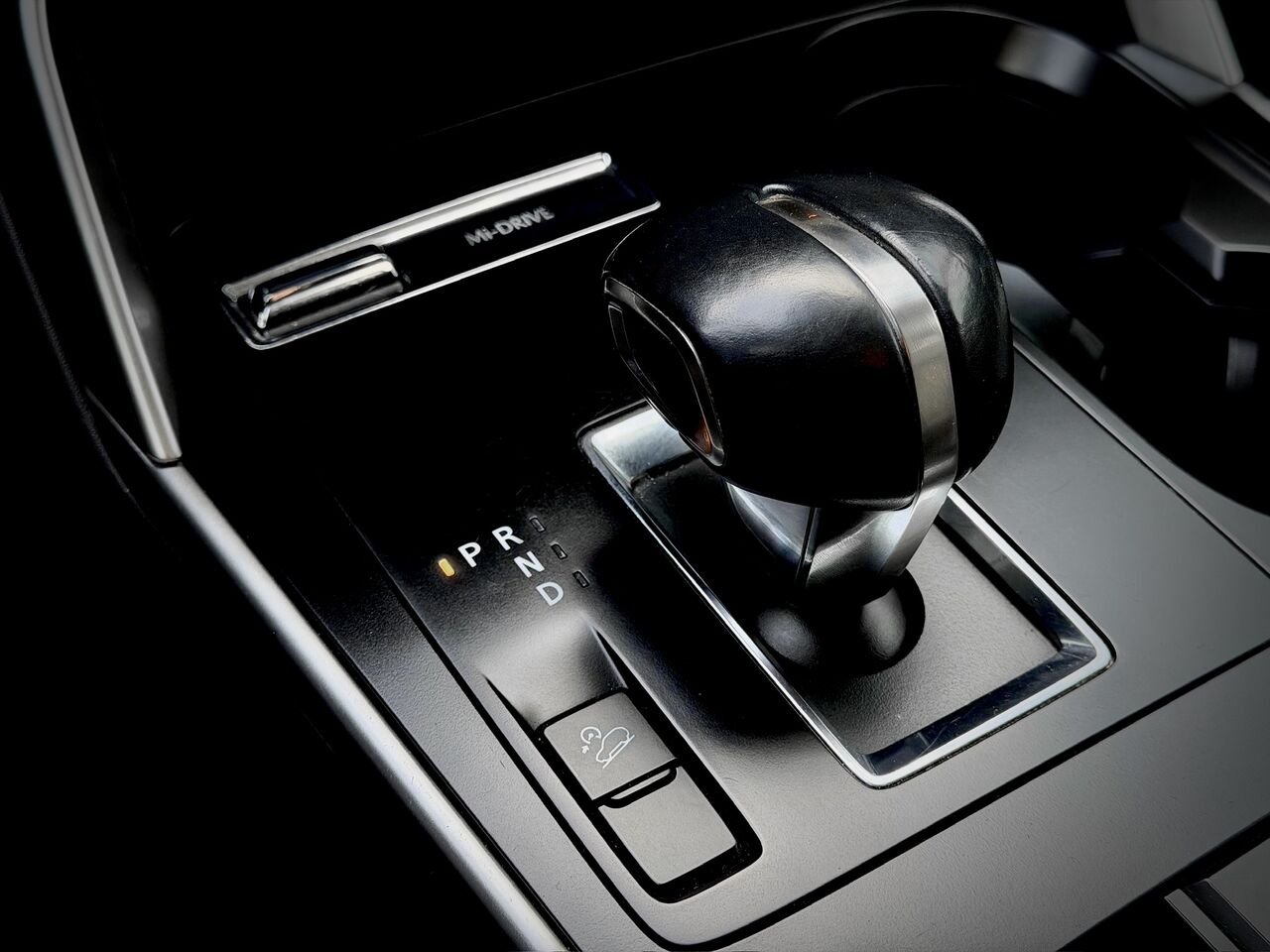2024 Mazda CX-90 hybride léger GS-L 4WD Silver Notre-Dame-des-Prairies - photo #28