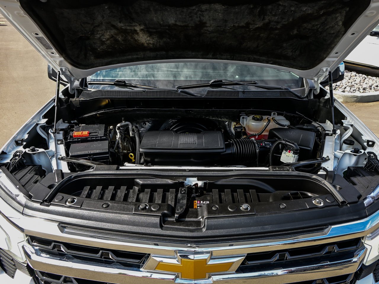 2024 Chevrolet Silverado 1500 4WD Crew Cab 147 LT White Sherwood Park - photo #8