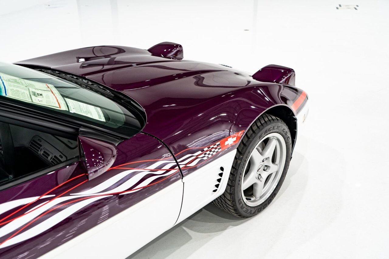 1995 Chevrolet Corvette *PRIX EN USD* RPO Z4Z PACE CAR PRESENTED IN DELIVERY PACKAGING WITH ONLY 192MILES (307KM) FROM NEW White Montreal - photo #63