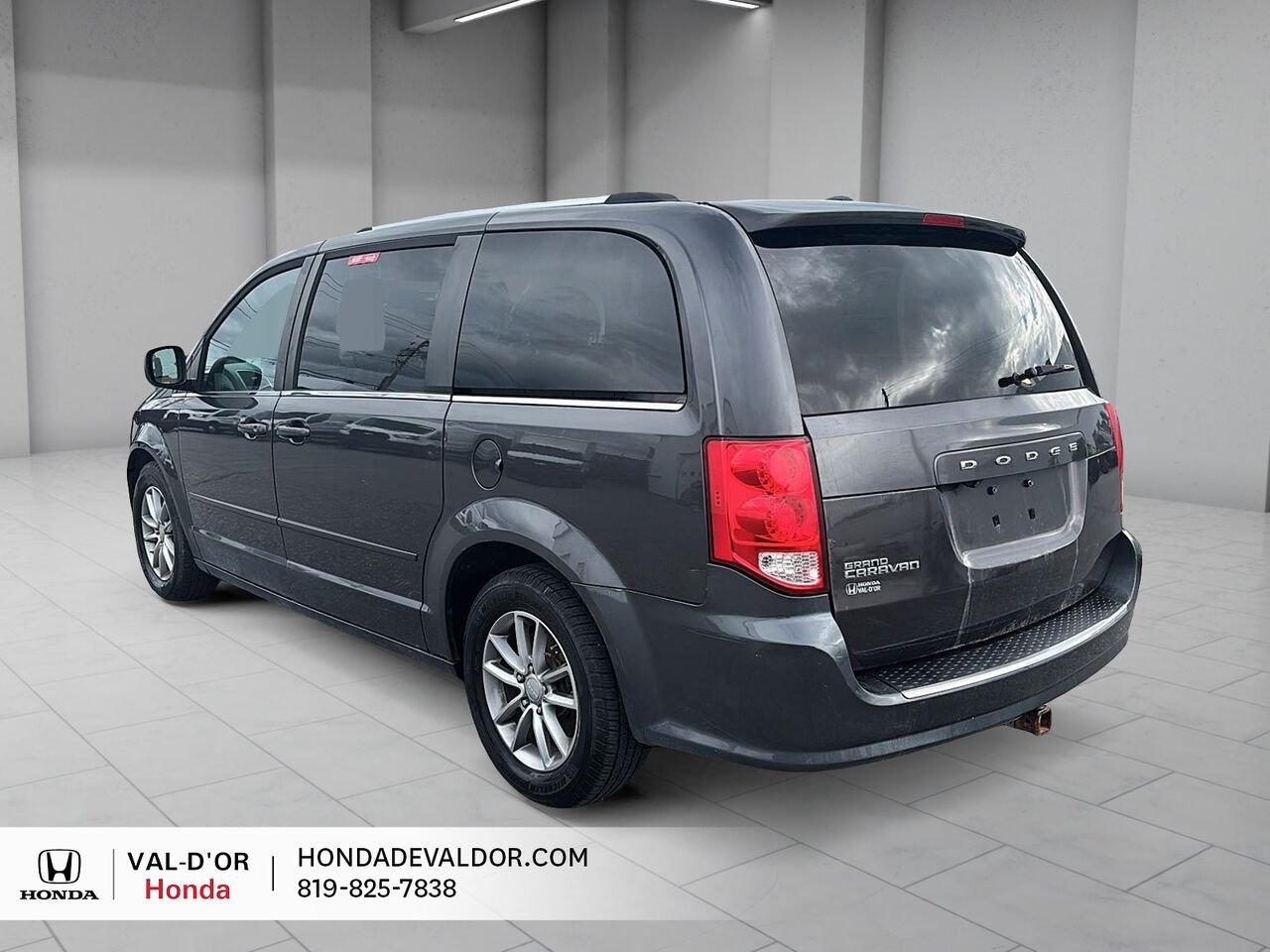 2015 Dodge Grand Caravan SXT Premium Plus fourgonnette de tourisme 4 portes Billet Metallic Val-d'Or - photo #3