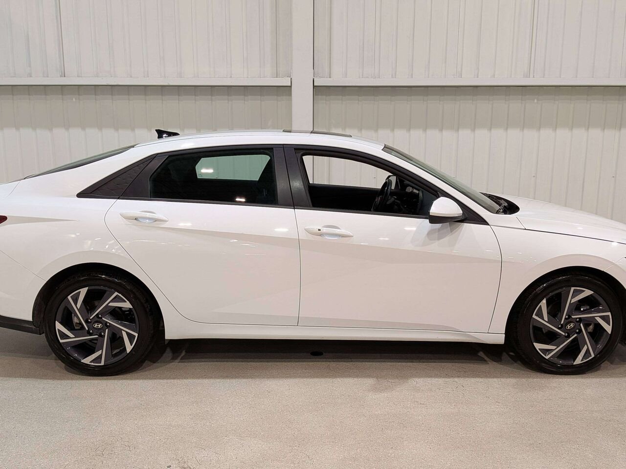 2025 Hyundai Elantra Preferred IVT w/Tech Pkg White Val-David - photo #7