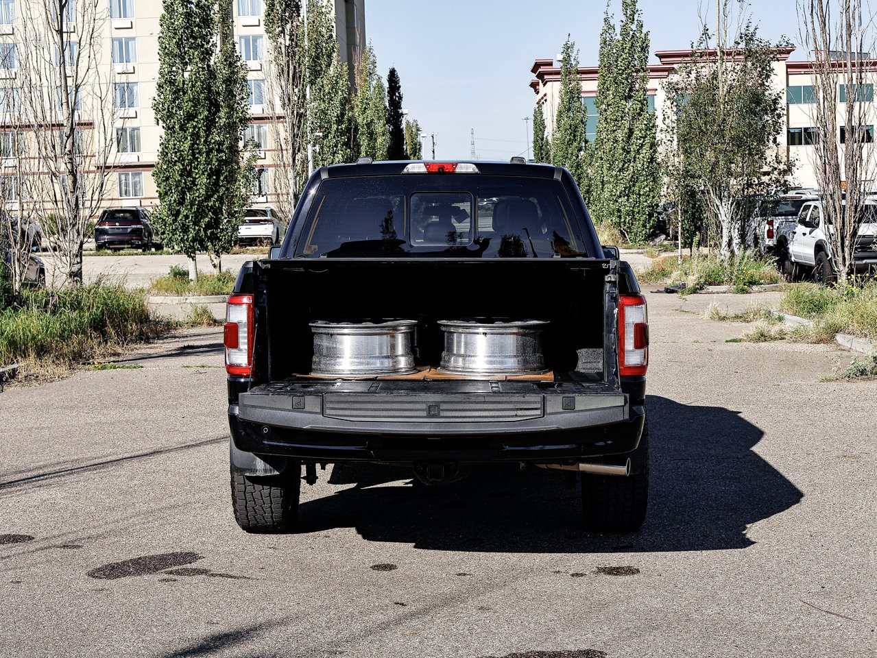 2023 Ford F-150 LARIAT 4WD SuperCrew 5.5' Box Black Sherwood Park - photo #14