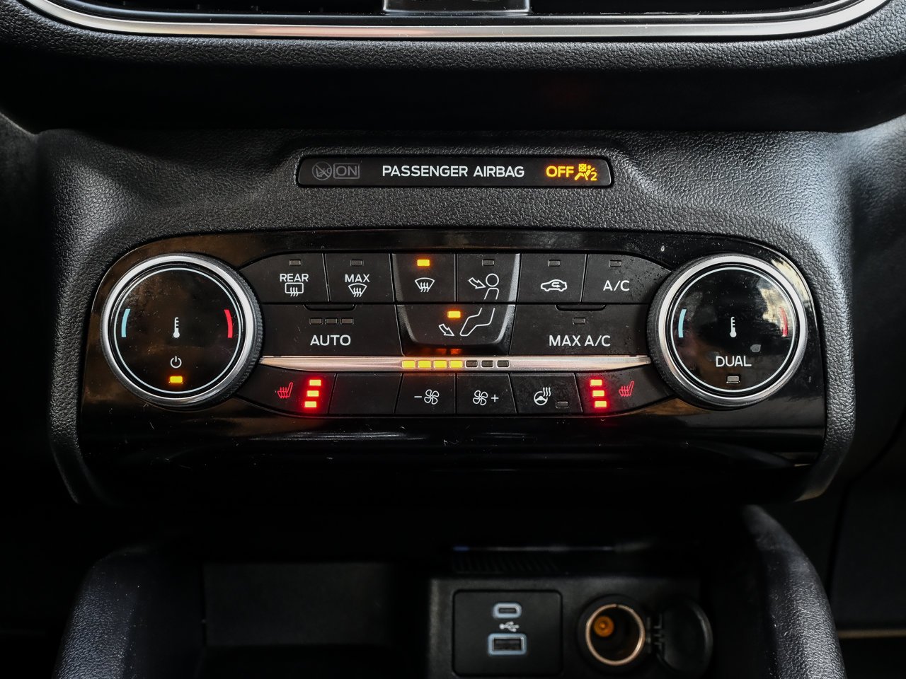 2022 Ford Escape Titanium Plug-In Hybrid FWD White Sherwood Park - photo #28
