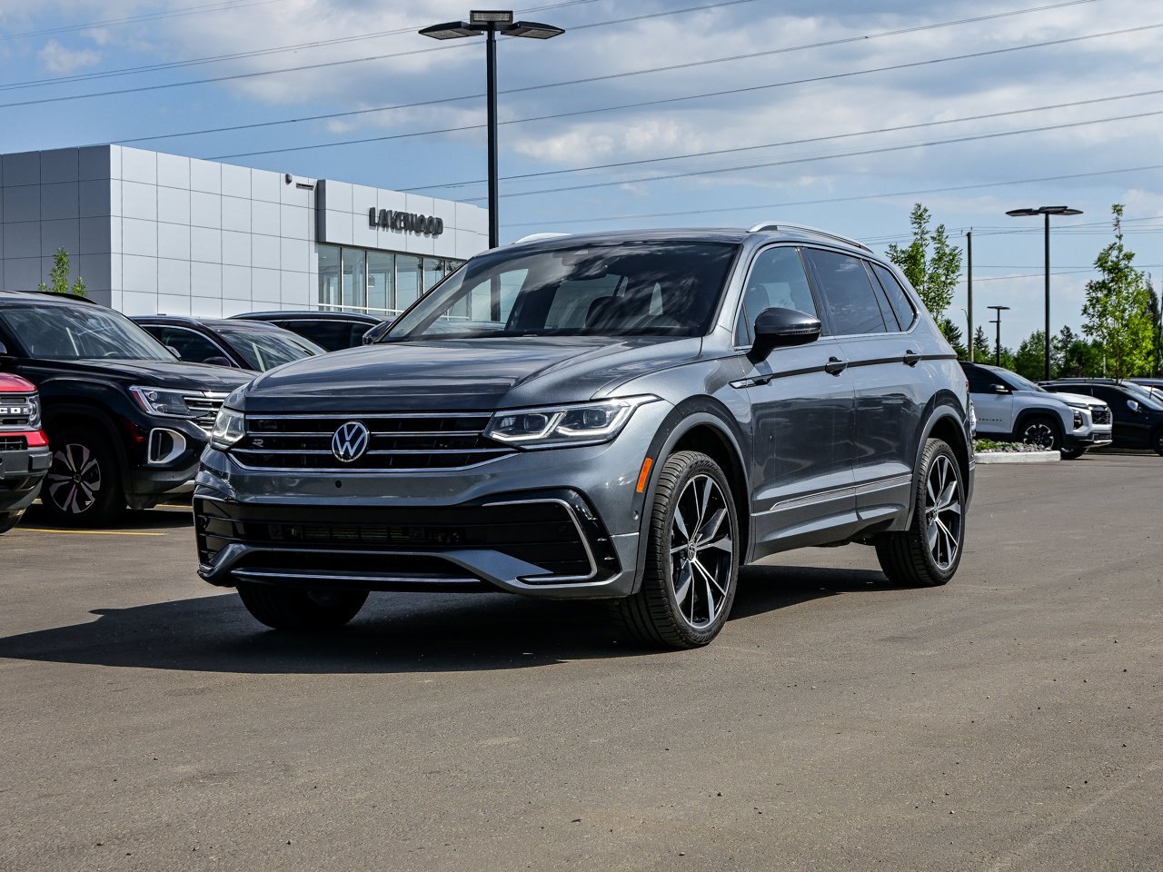 2024 Volkswagen Tiguan Highline R-Line 4MOTION Grey Sherwood Park - photo #3