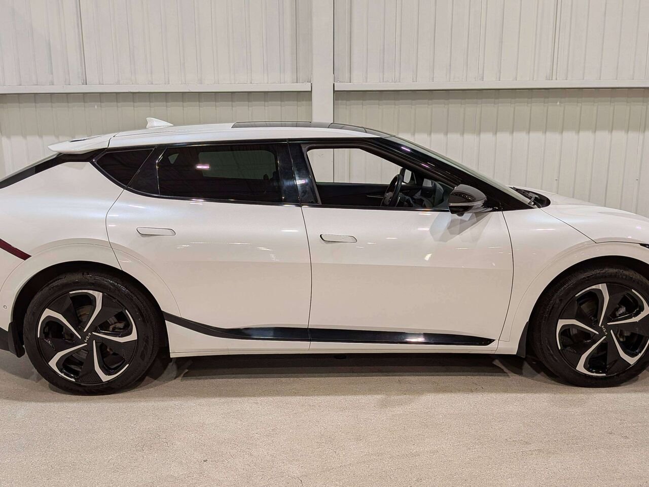2024 Kia EV6 Land w/GT-Line Pkg 1 AWD White Val-David - photo #7