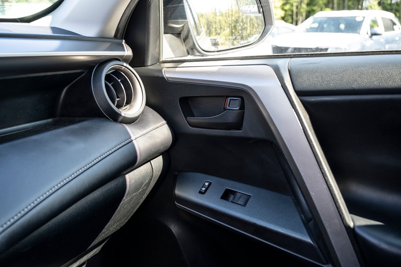 2018 Toyota RAV4 Grey Gatineau - photo #20