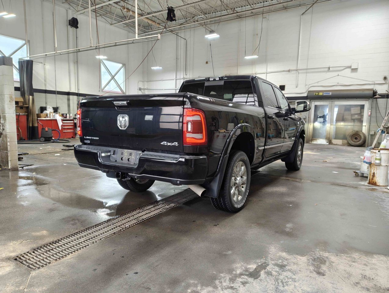 2022 Ram 3500 Limited 4x4 Crew Cab 6'4 Box Black Sherwood Park - photo #5