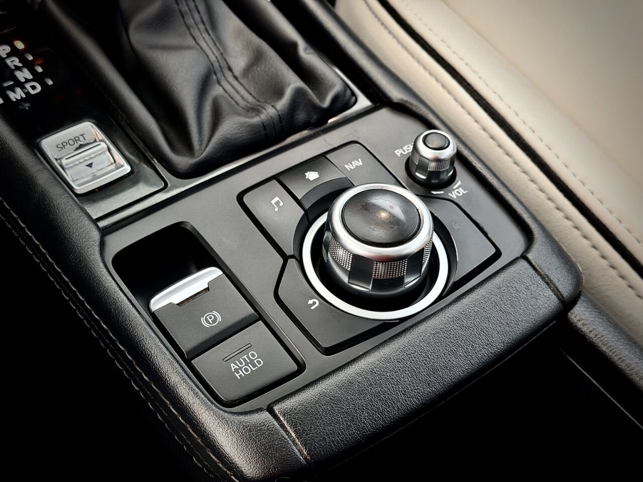 2021 Mazda CX-3 Grey Notre-Dame-des-Prairies - photo #24
