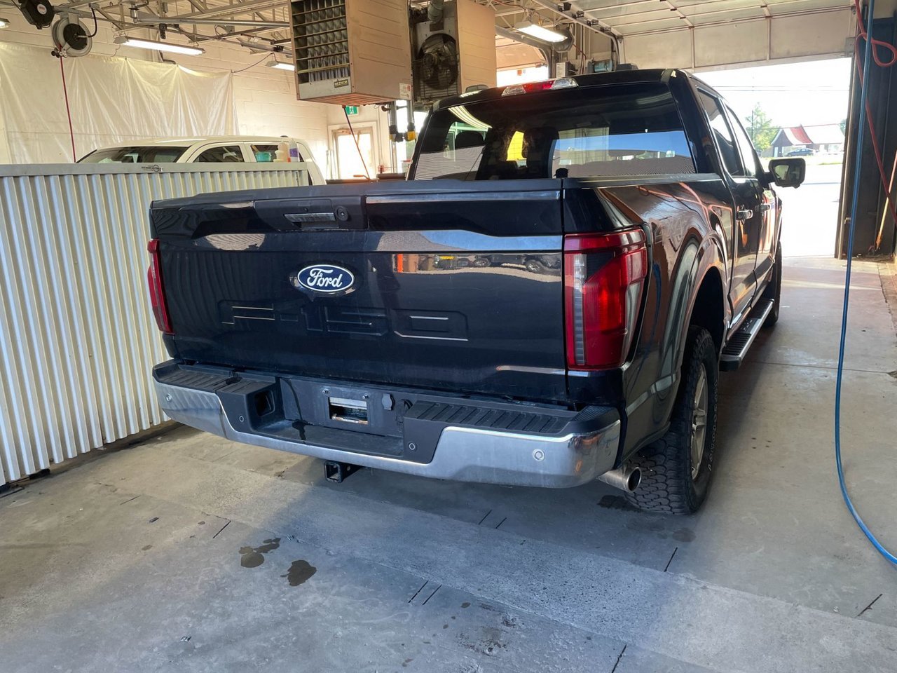 Ford F-150 XLT CREW 4X4 *3.5L ECOBOOST* NAV *CAM 360*CARPLAY 2024 Noir Saint-Jérôme - photo #8