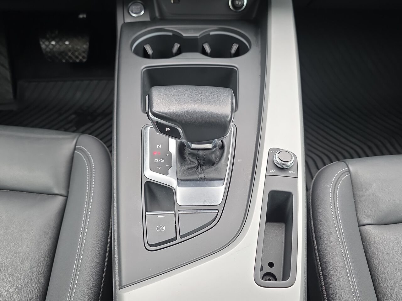2023 Audi A5 Sportback A5 45 2.0T Sportback Komfort Quattro, Jamais accidenté, Sièges à fonction mémoire, Volant Black Val-David - photo #10