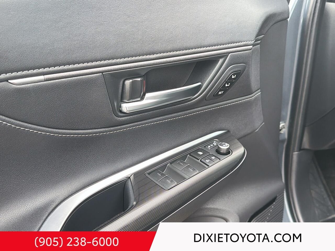2023 Toyota Venza Hybrid Limited AWD / CLEAN CARFAX / HEATED AND VENTILATED SEATS / MOONROOF / ALLOY WHEELS / CARPLAY AND ANDROID AUTO Grey Mississauga - photo #7