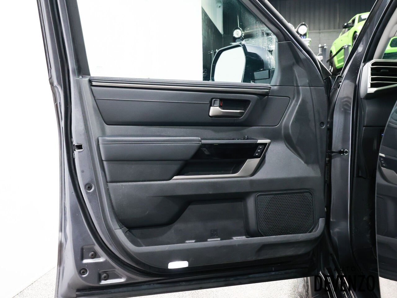 2024 Toyota Tundra Grey Saint-Eustache - photo #10