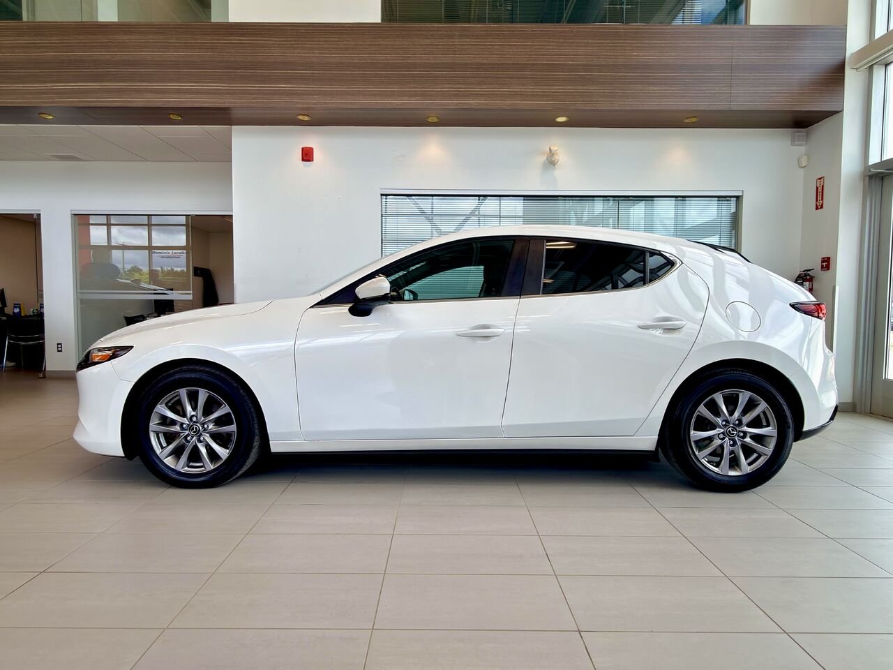 2022 Mazda Mazda3 Sport White Notre-Dame-des-Prairies - photo #2