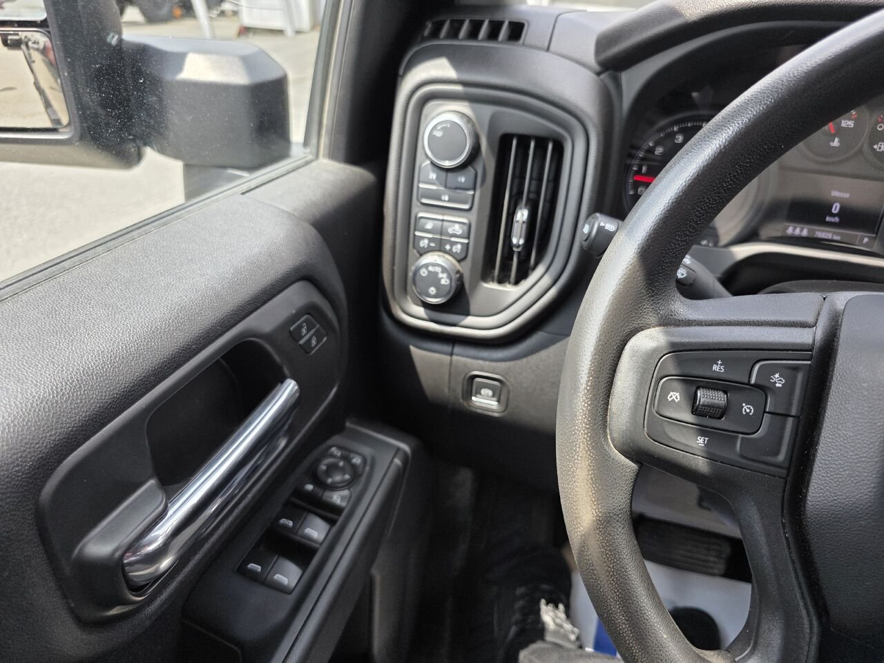 2024 Chevrolet Silverado 2500HD Custom Black Rouyn-Noranda - photo #14
