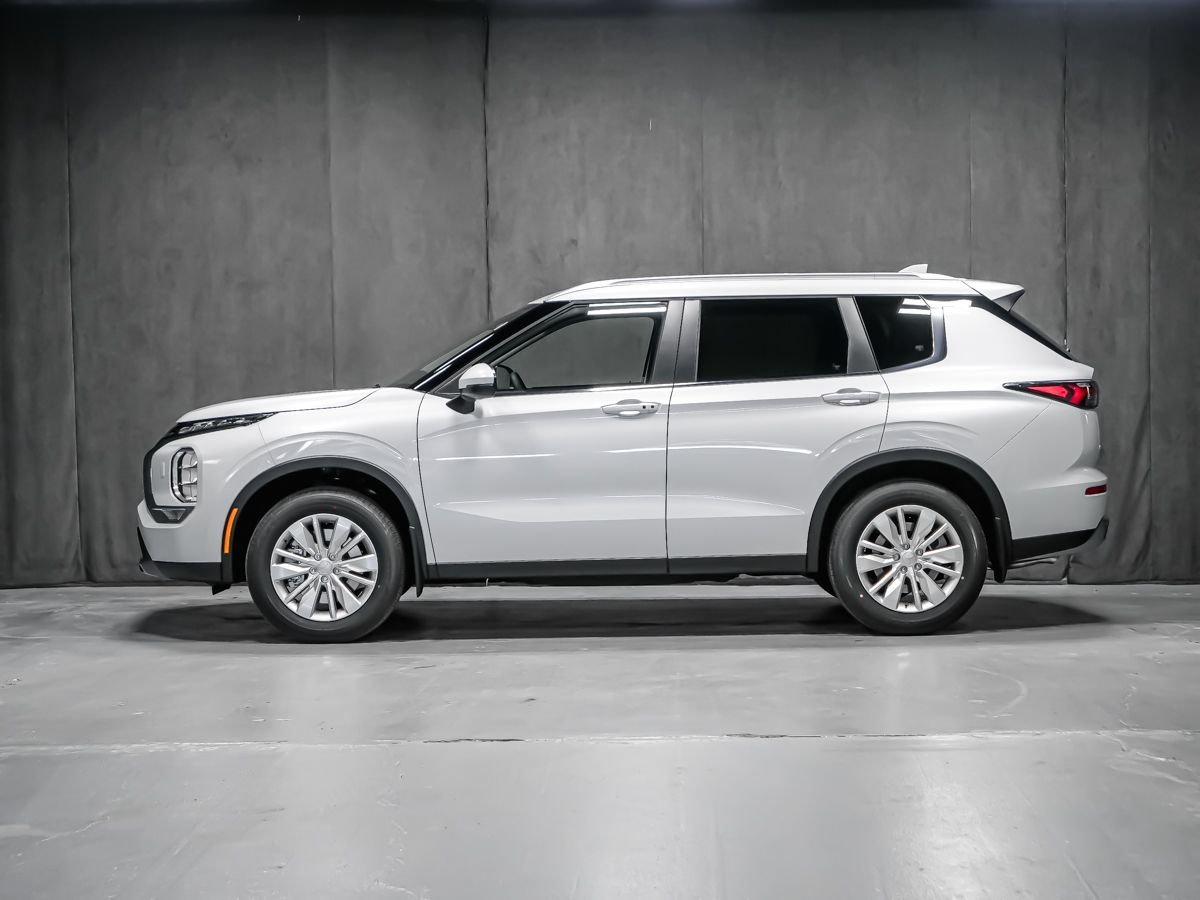 Mitsubishi Outlander SE 2026 Blanc diamant Montréal - photo #2