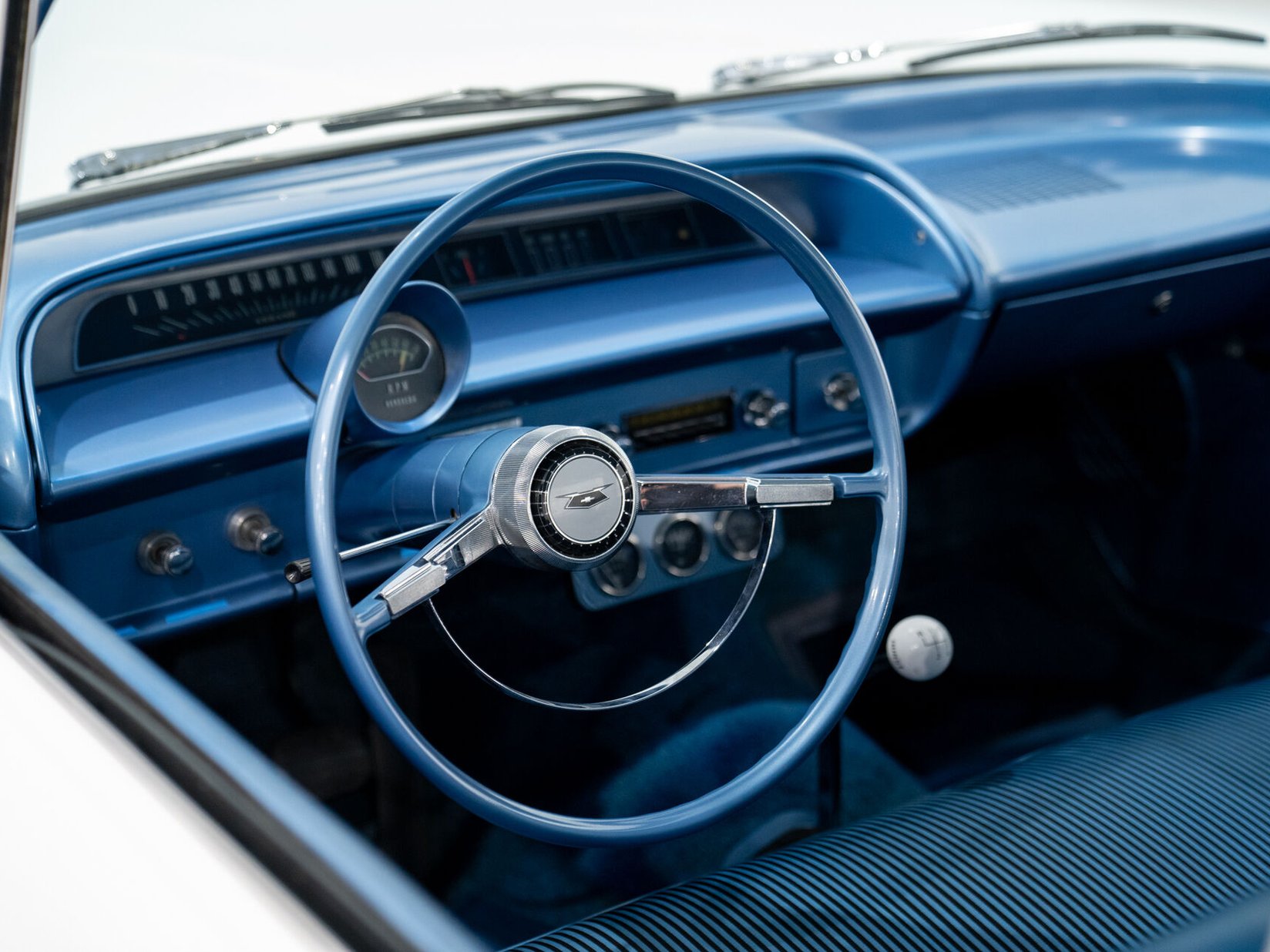 1964 Chevrolet Biscayne Matching 409 / 425HP Transmission 4 Vitesse Complètement Entièrement restauré **PRIX EN USD** White Montreal - photo #10