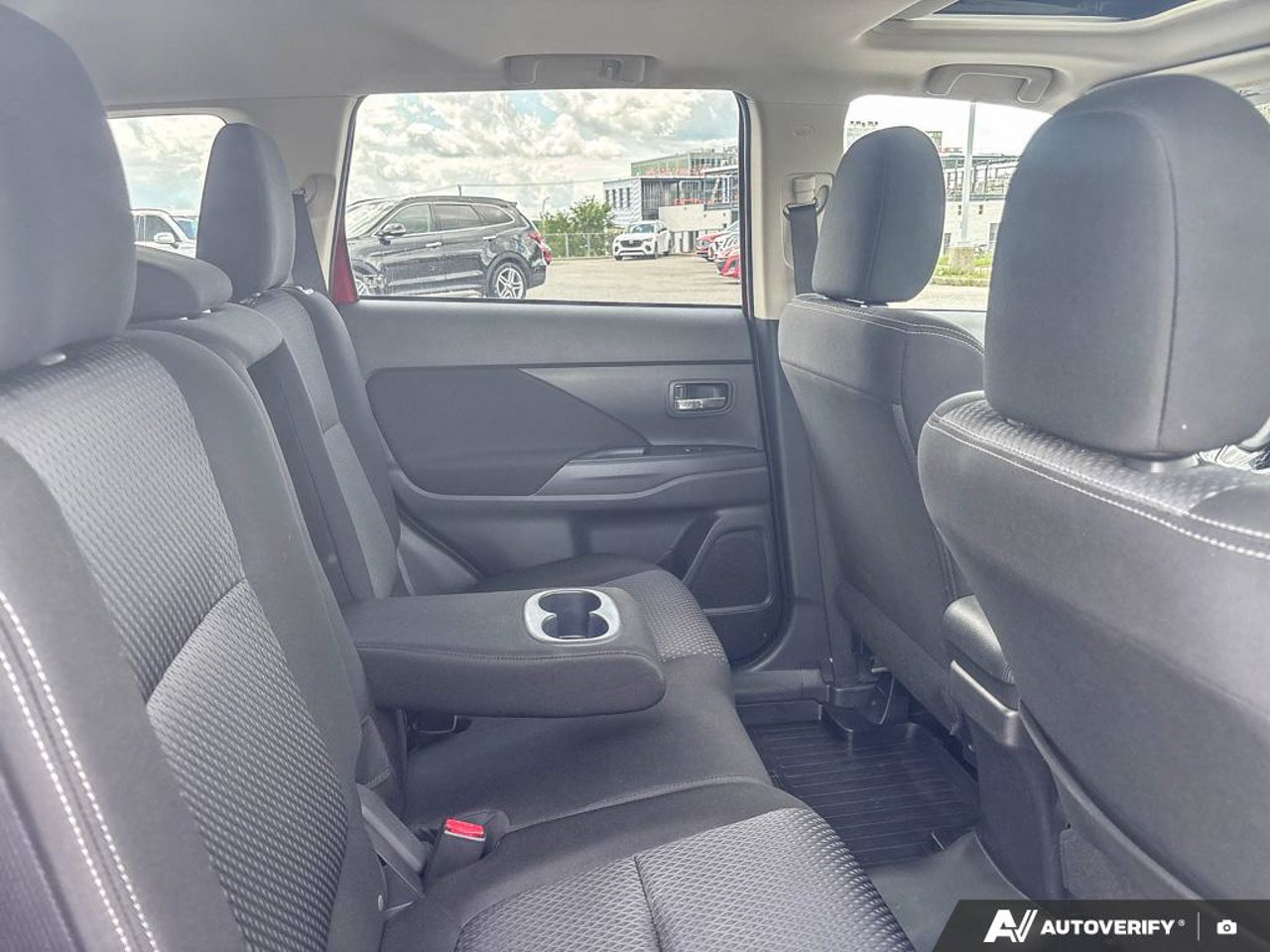 Mitsubishi Outlander JA4AZ2A39JZ619508 2018 Rouge Mirabel - photo #25