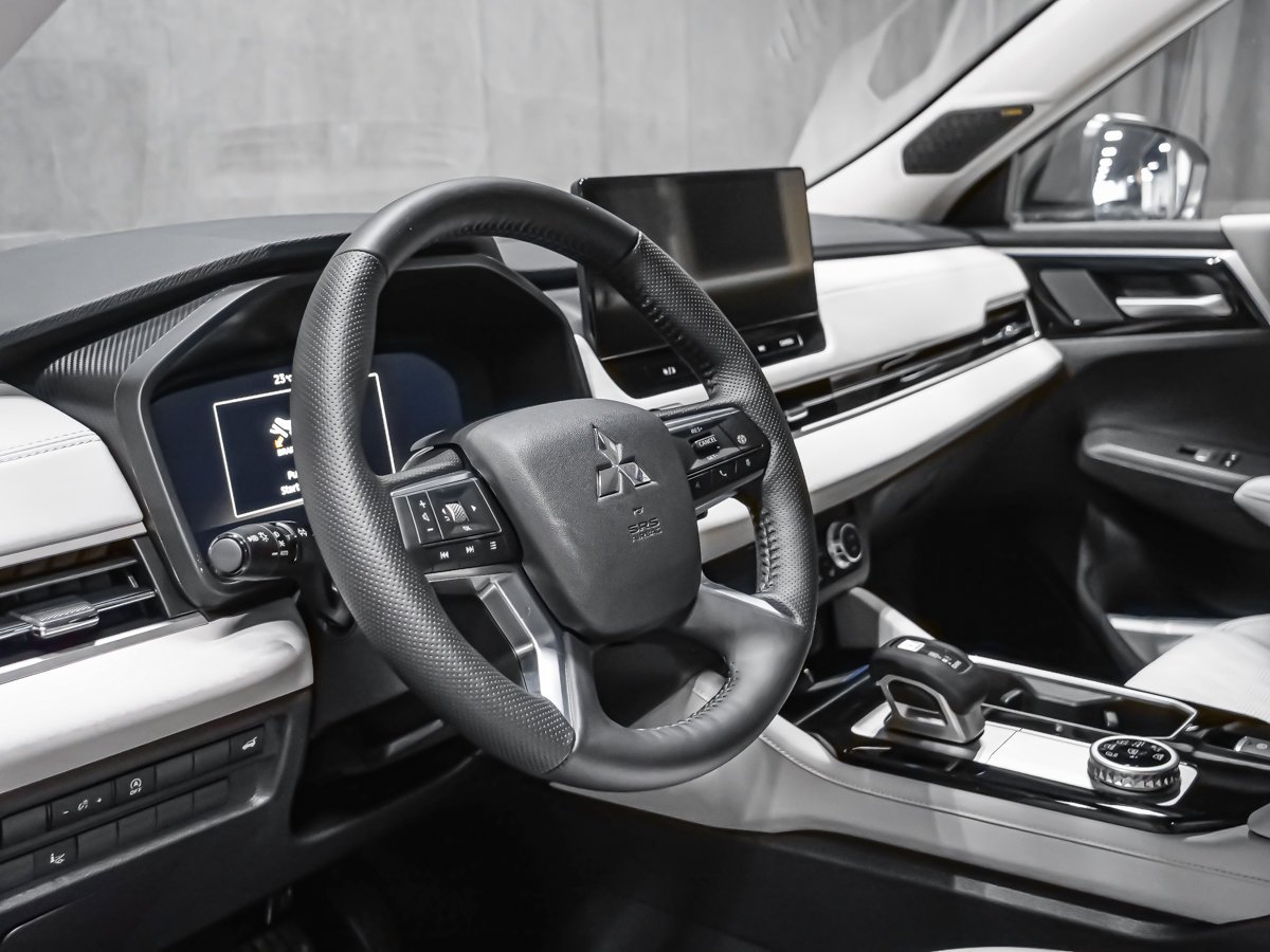 Mitsubishi Outlander GT 2026 Diamant noir Montréal - photo #7